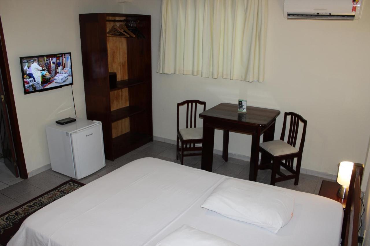 Hotel Pousada Da Praca จาบัวเทา โดส กัวราราเปส ภายนอก รูปภาพ