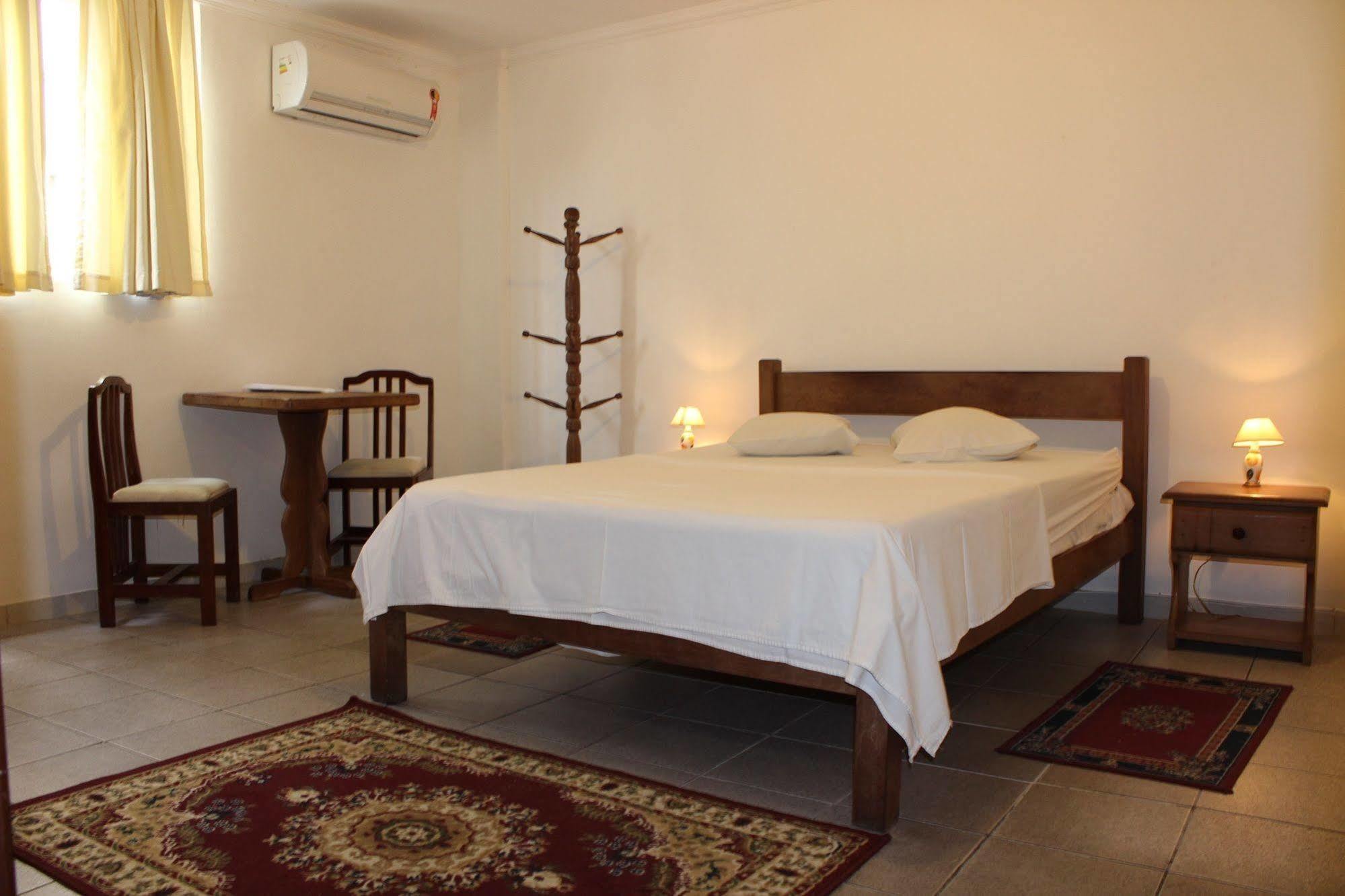 Hotel Pousada Da Praca จาบัวเทา โดส กัวราราเปส ภายนอก รูปภาพ