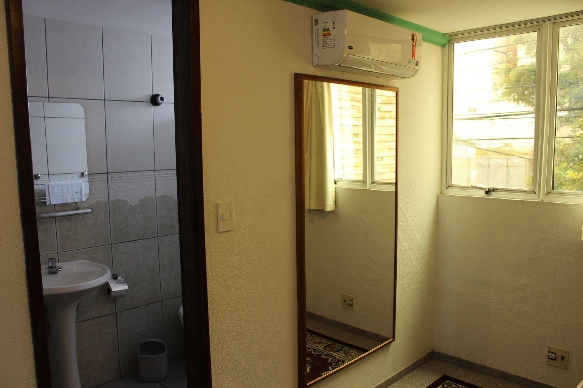 Hotel Pousada Da Praca จาบัวเทา โดส กัวราราเปส ภายนอก รูปภาพ