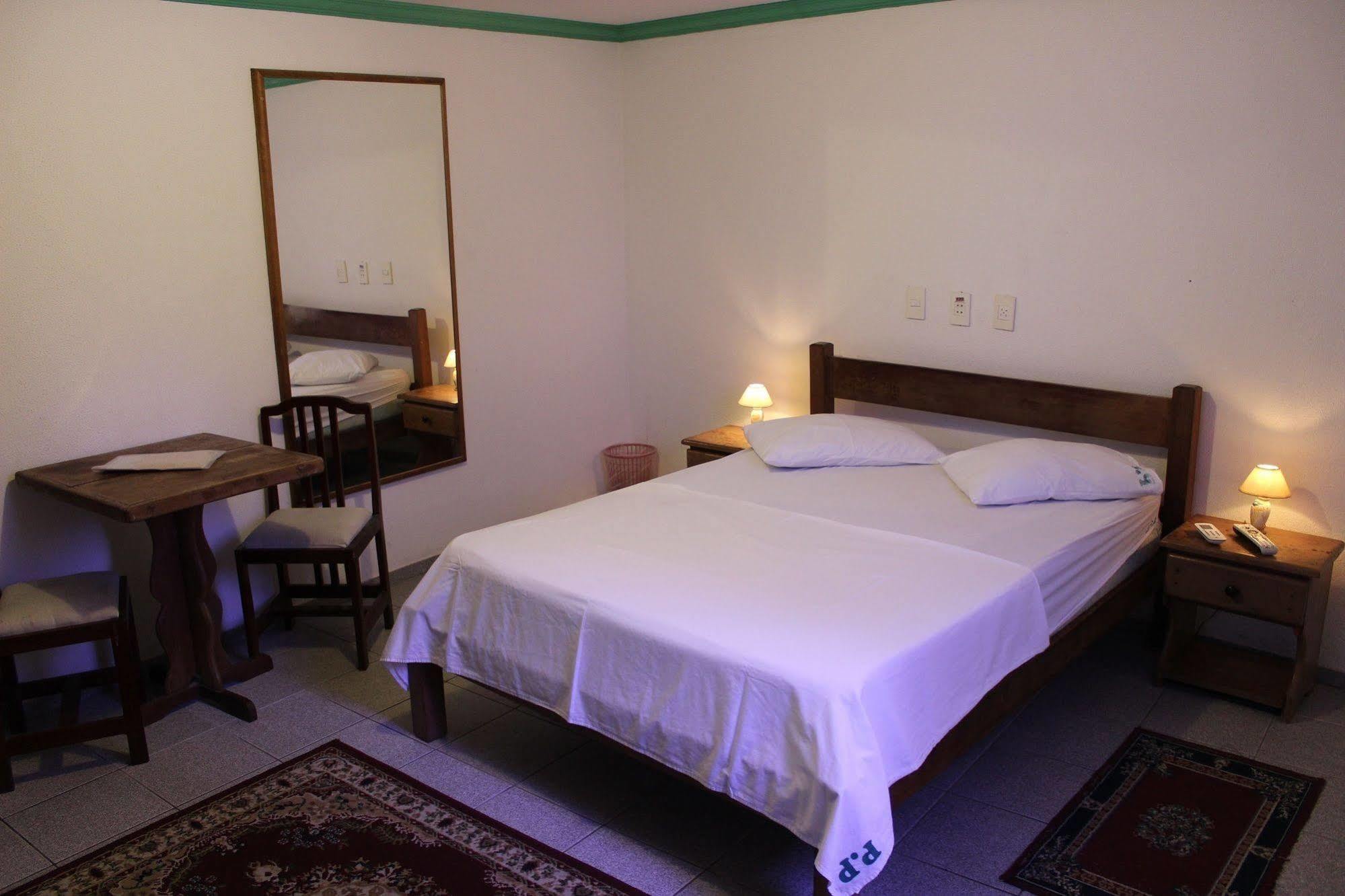 Hotel Pousada Da Praca จาบัวเทา โดส กัวราราเปส ภายนอก รูปภาพ