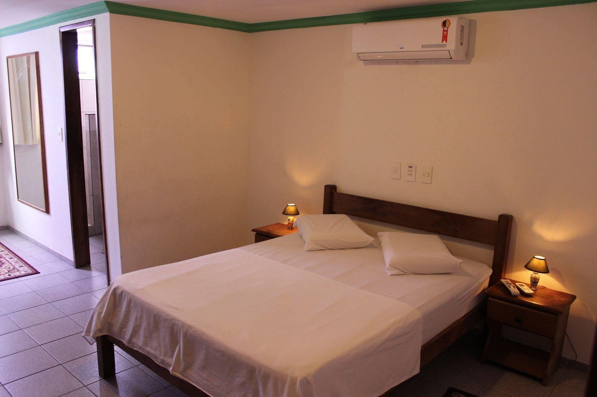 Hotel Pousada Da Praca จาบัวเทา โดส กัวราราเปส ภายนอก รูปภาพ